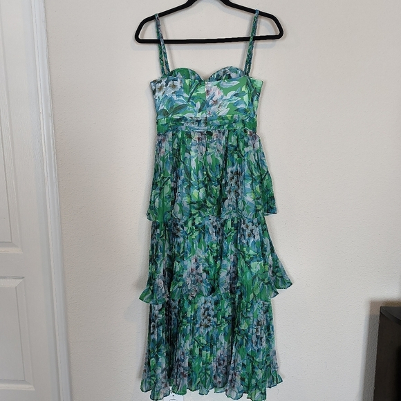 Vy's Closet Tiered Pleated Floral Maxi Dress Size Medium - Picture 5 of 10